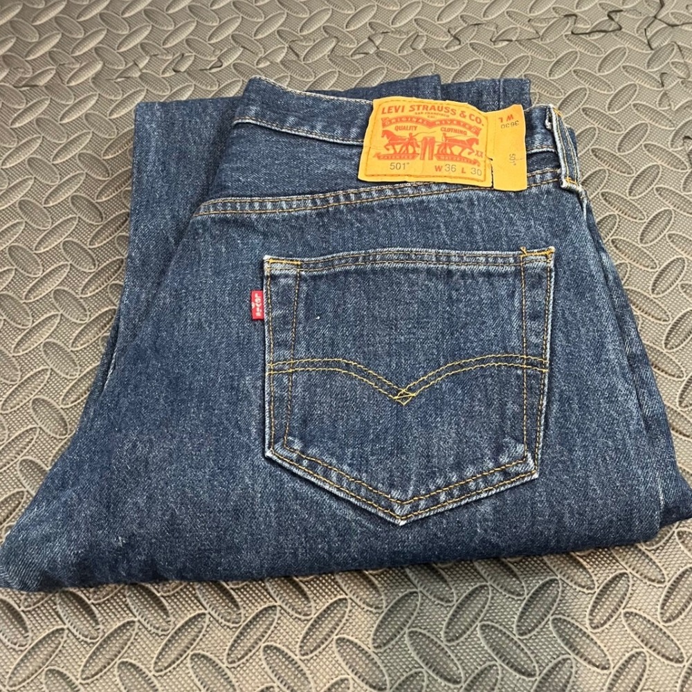 Levi's 501 Original Fit Jeans Mens 36x30 Blue Denim Straight Leg Button Fly